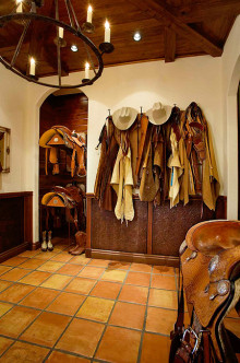 Saddle Room